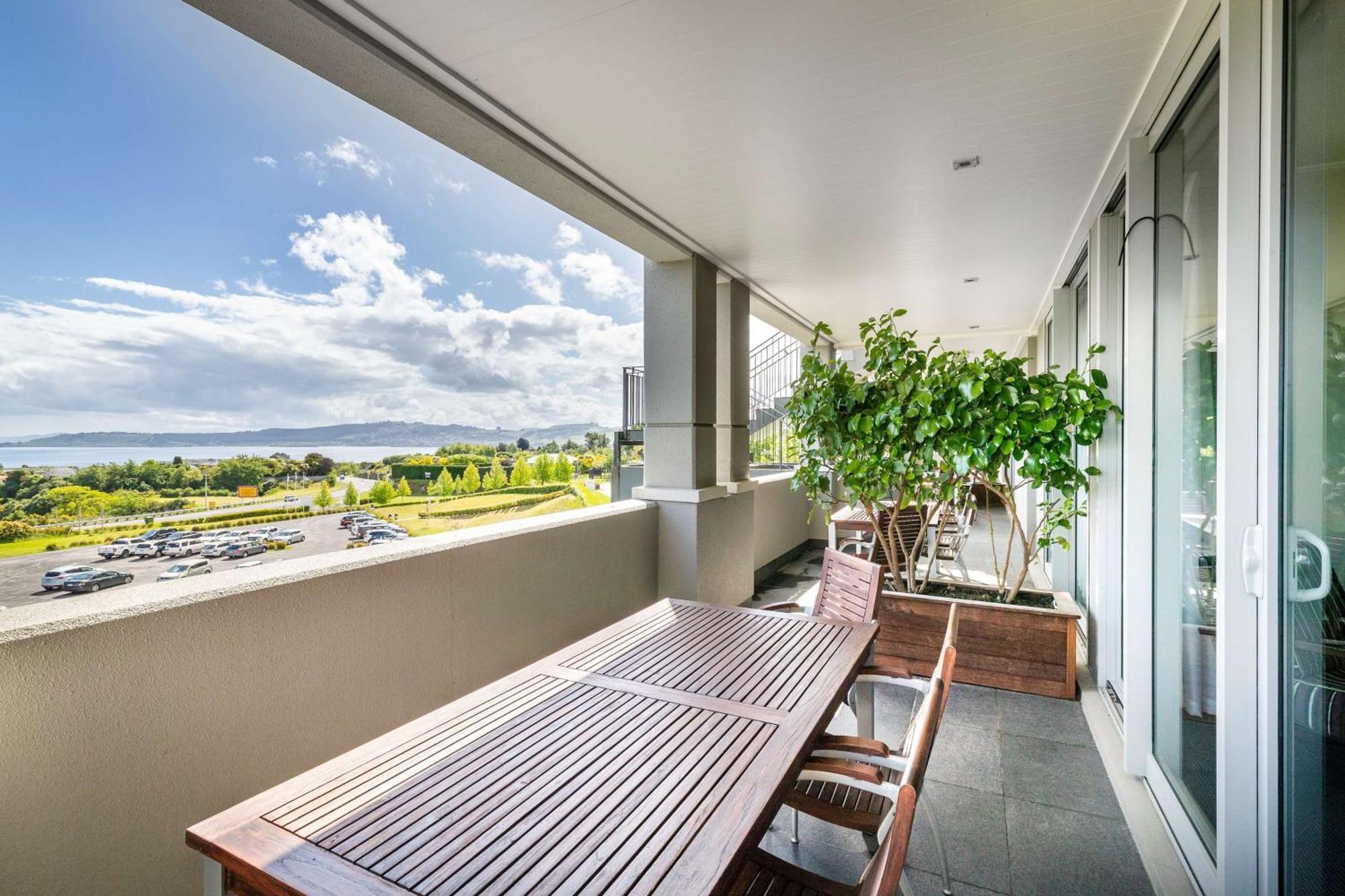 Hilton Lake Taupo Exterior foto