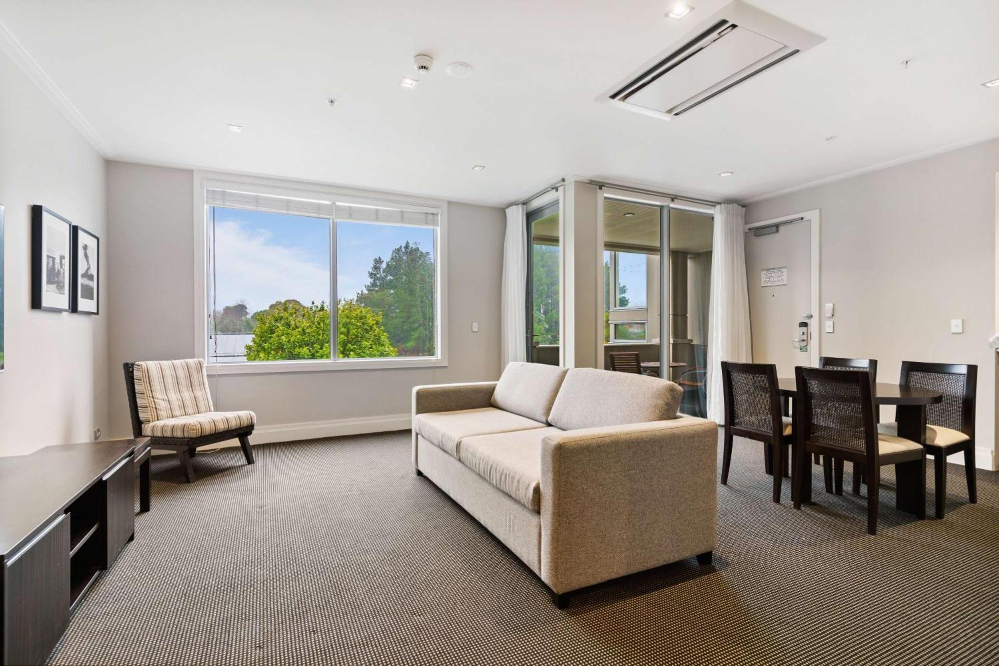 Hilton Lake Taupo Exterior foto